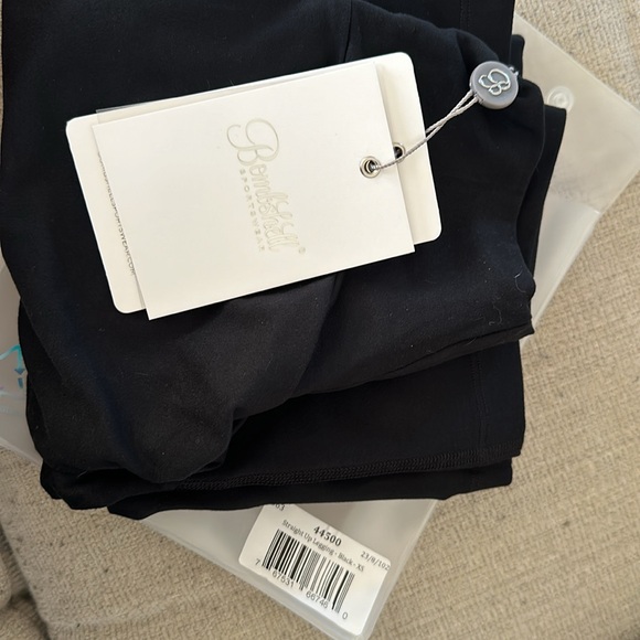 Bombshell Sportswear Straight Up Legging - Black - Picture 6 of 6